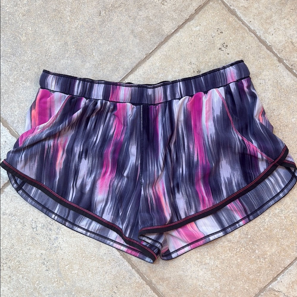 Lululemon Run: Roll Down Short
Mirage Deep Indigo
Size 8